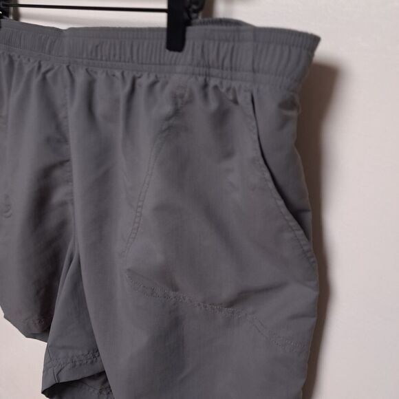 Columbia NWT Cargo Shorts Womens Size 2X XXL  Gray Sandy River Elastic UPF 30 - Picture 2 of 9